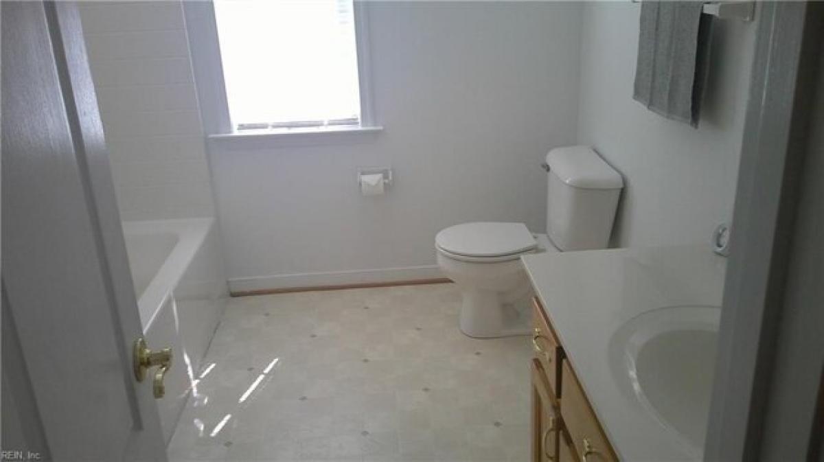 Picture of Home For Sale in Colonial Heights, Virginia, United States