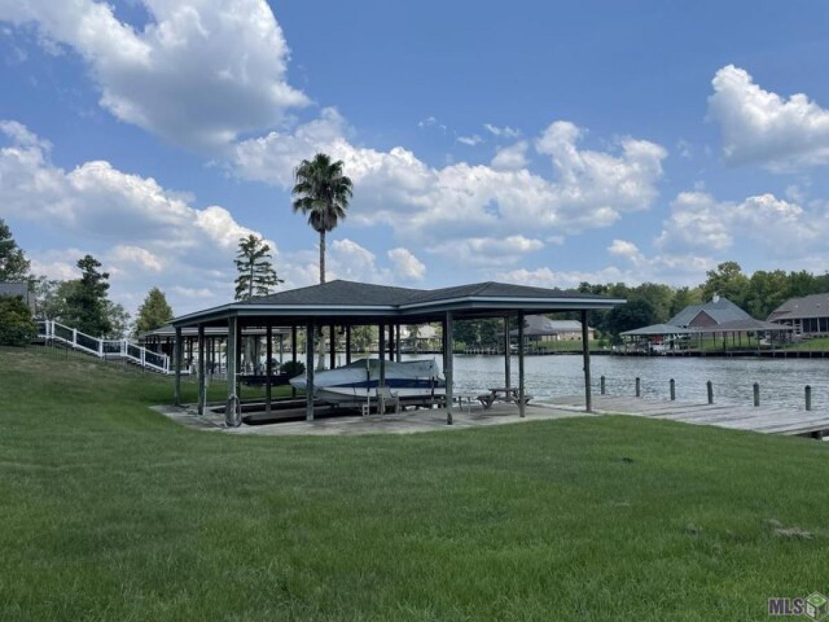 Picture of Residential Land For Sale in Saint Amant, Louisiana, United States