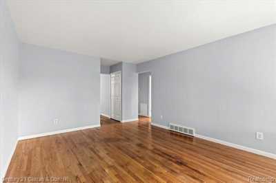 Home For Sale in Garden City, Michigan