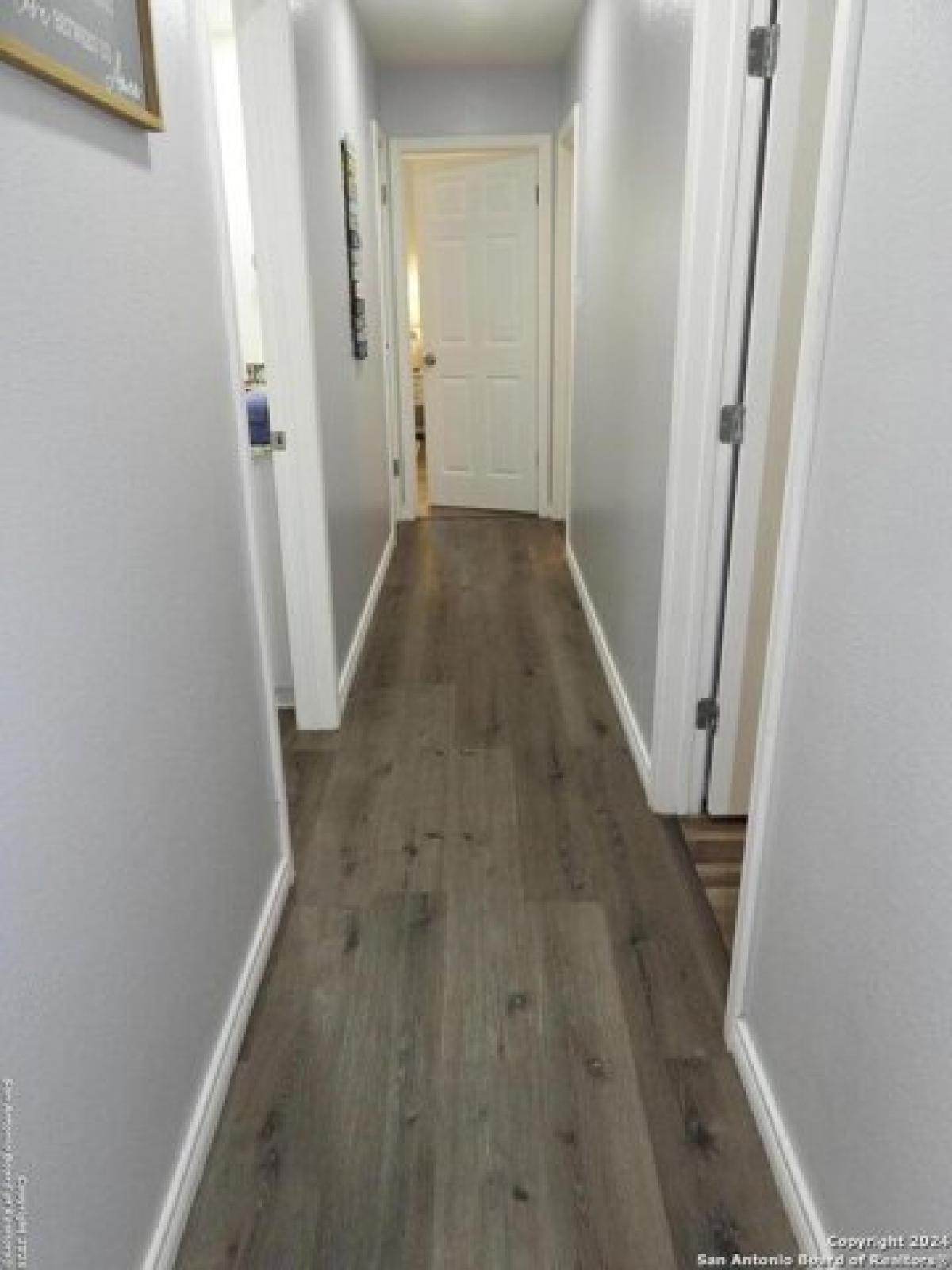 Picture of Home For Sale in Lakehills, Texas, United States