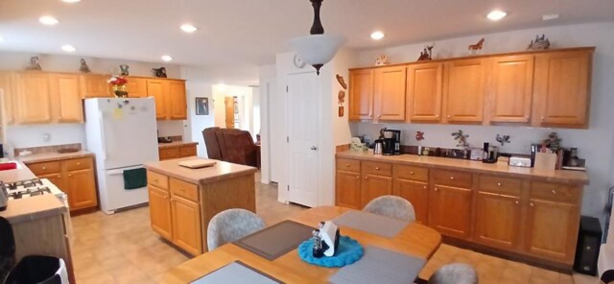 Picture of Home For Sale in Las Vegas, New Mexico, United States