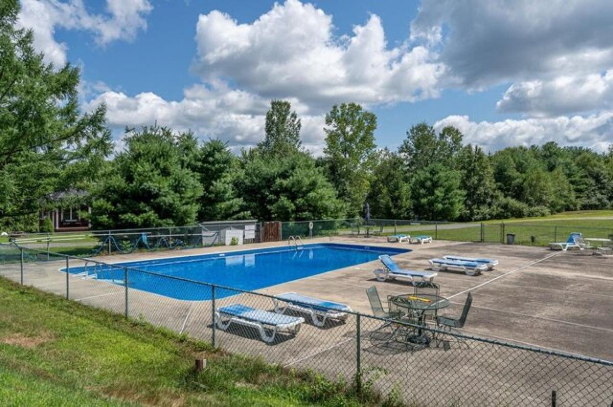 Picture of Home For Sale in Raymond, New Hampshire, United States