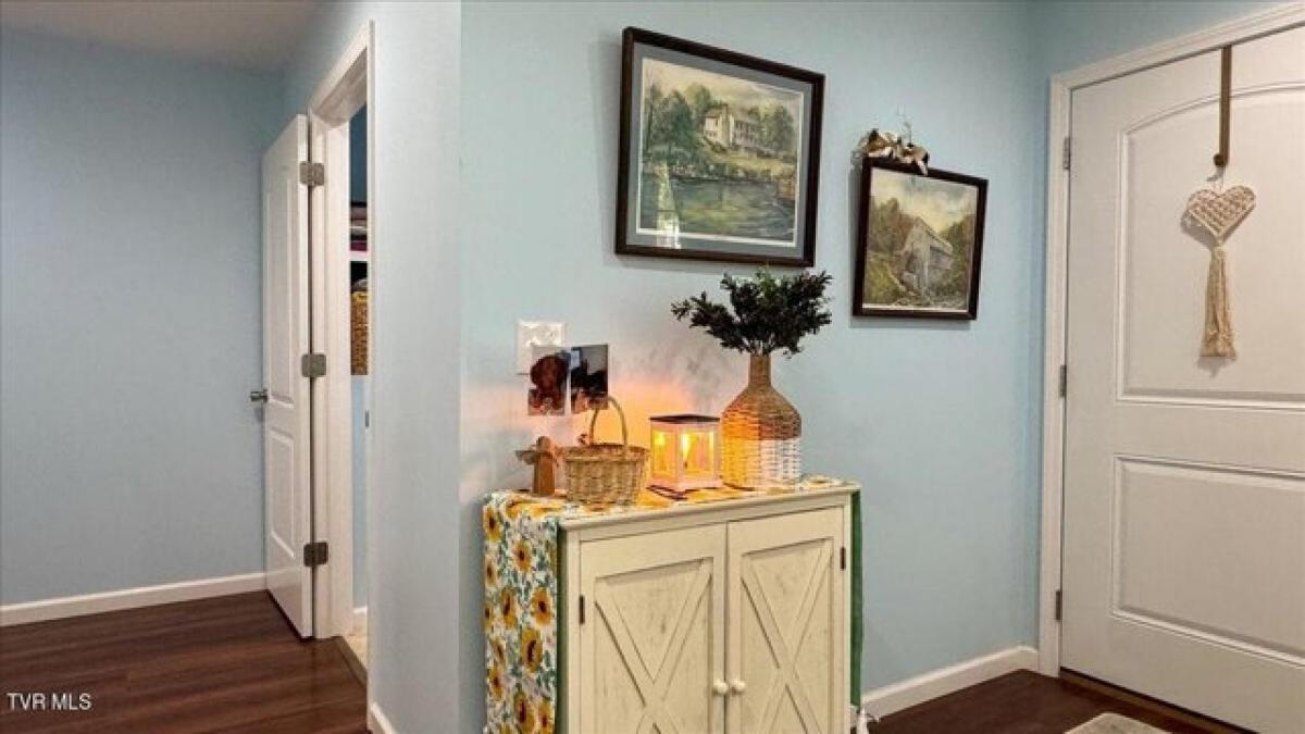 Picture of Home For Sale in Mount Carmel, Tennessee, United States