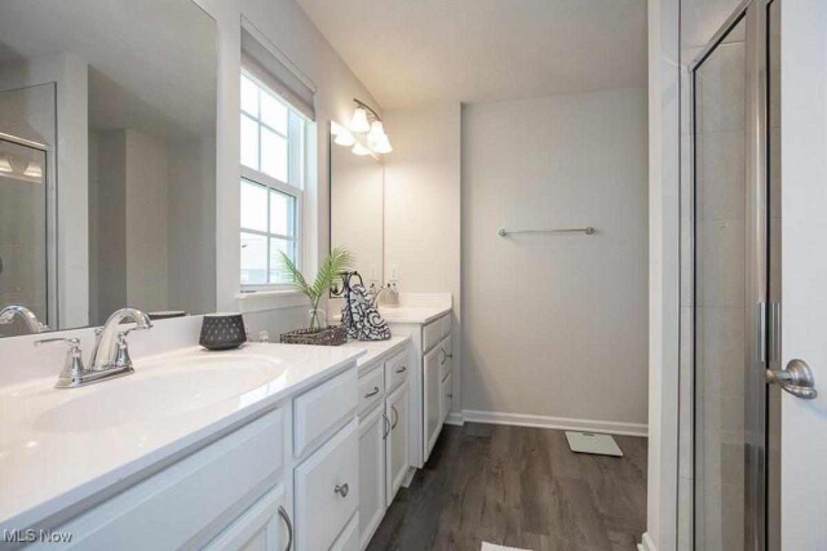 Picture of Home For Sale in Willoughby, Ohio, United States