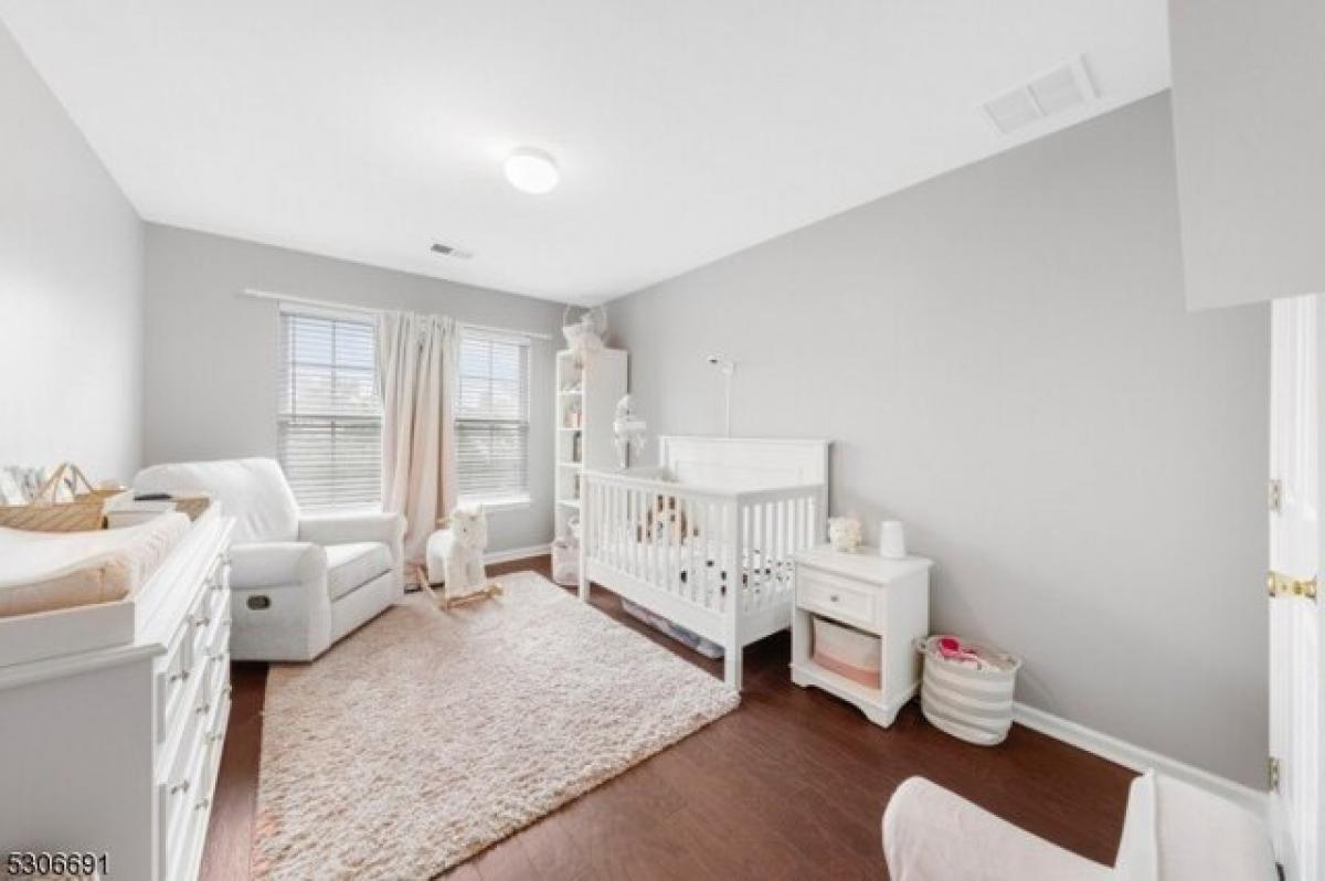 Picture of Home For Sale in South Bound Brook, New Jersey, United States