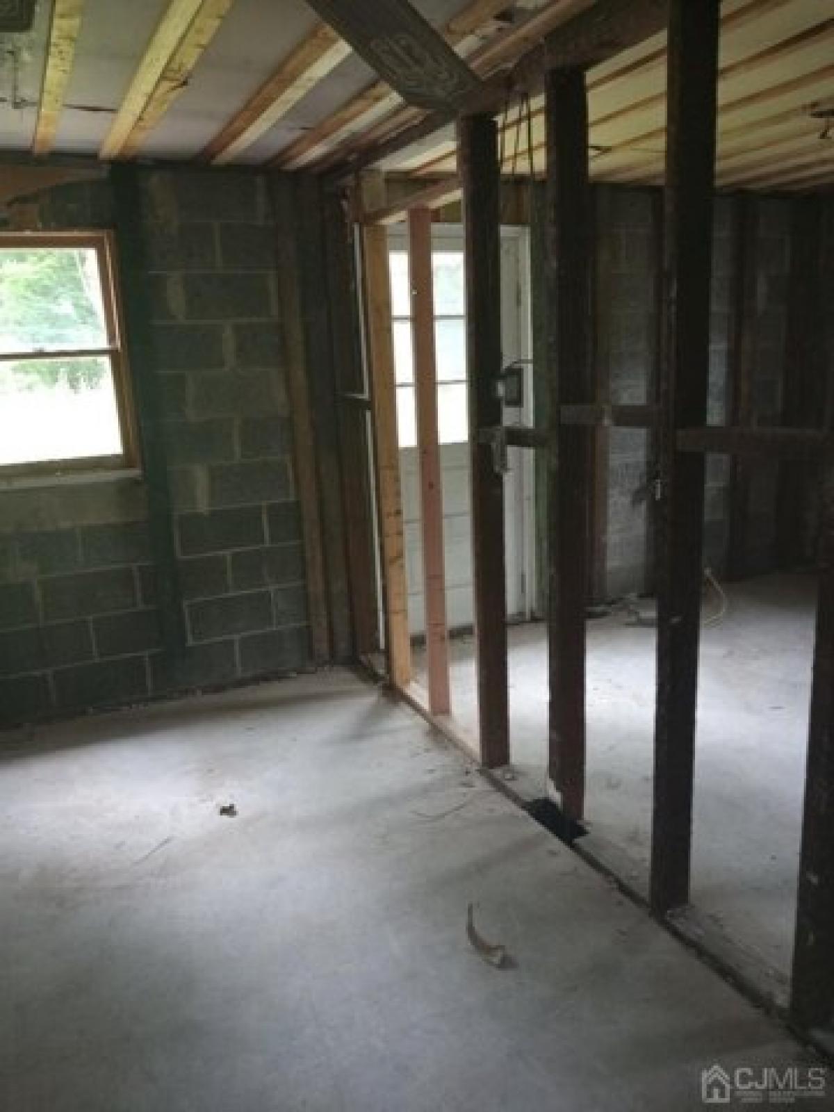 Picture of Home For Sale in Salem, New Jersey, United States