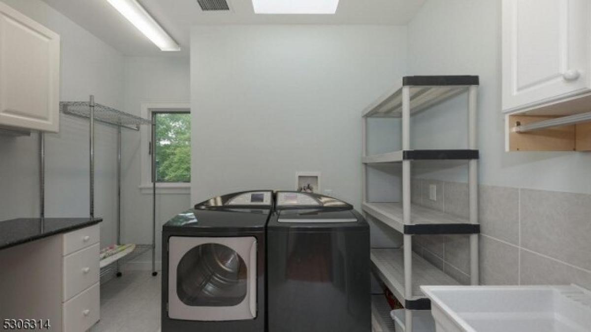 Picture of Home For Sale in Scotch Plains, New Jersey, United States