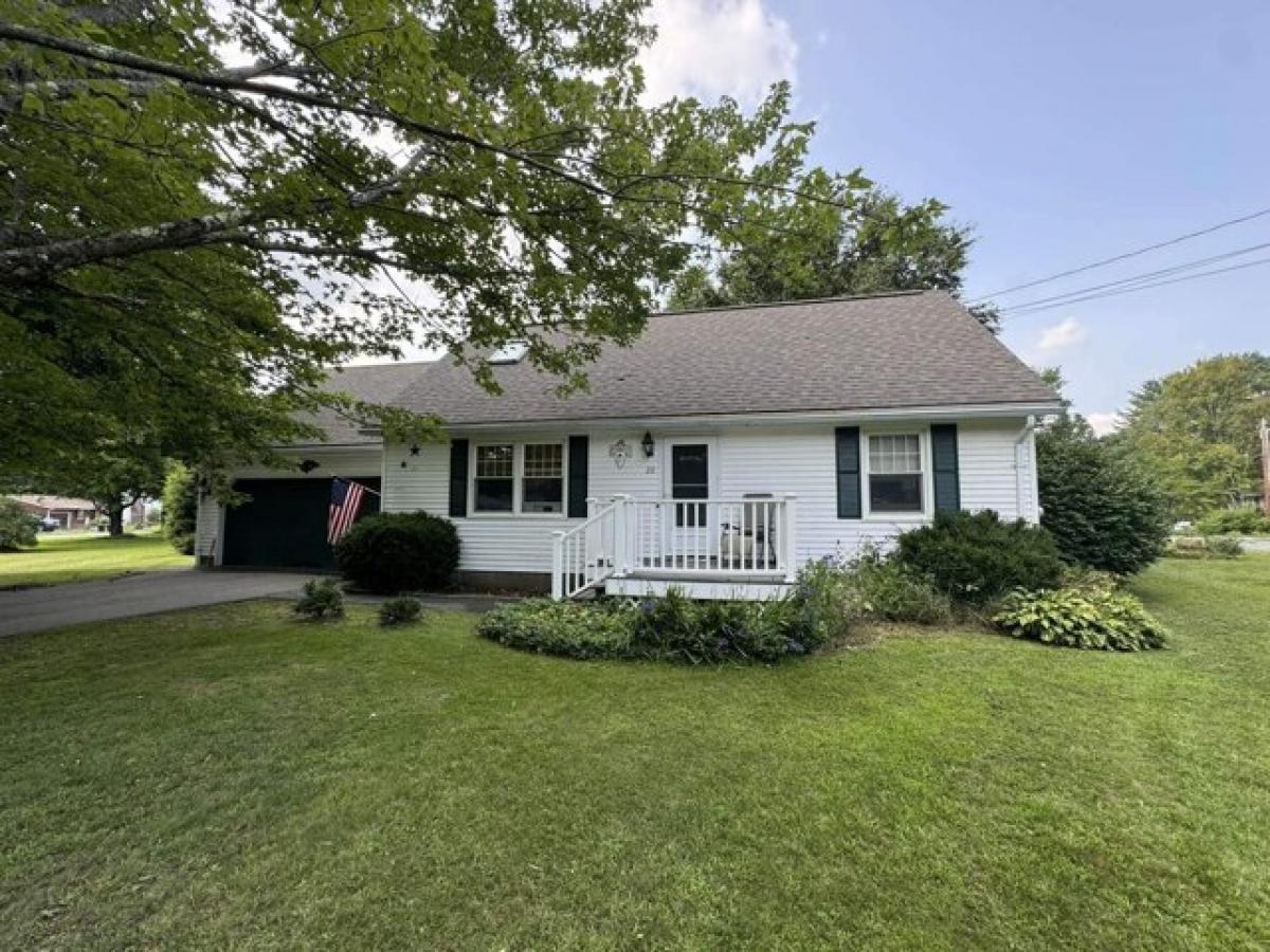 Picture of Home For Sale in Springfield, Vermont, United States