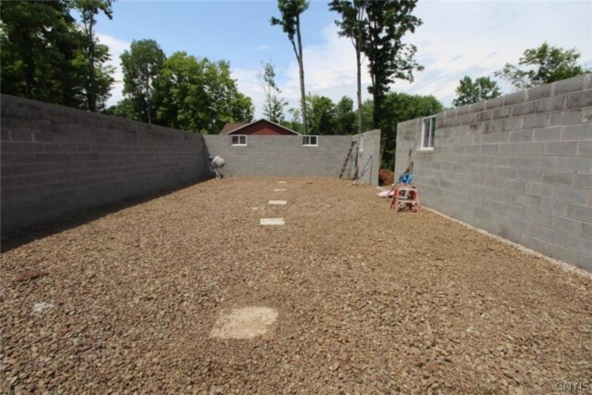 Picture of Home For Sale in West Monroe, New York, United States