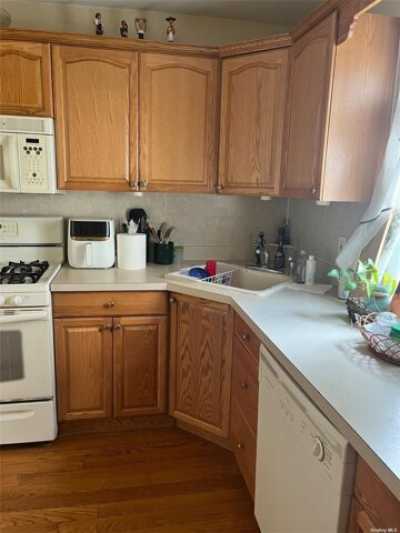 Home For Sale in Valley Stream, New York