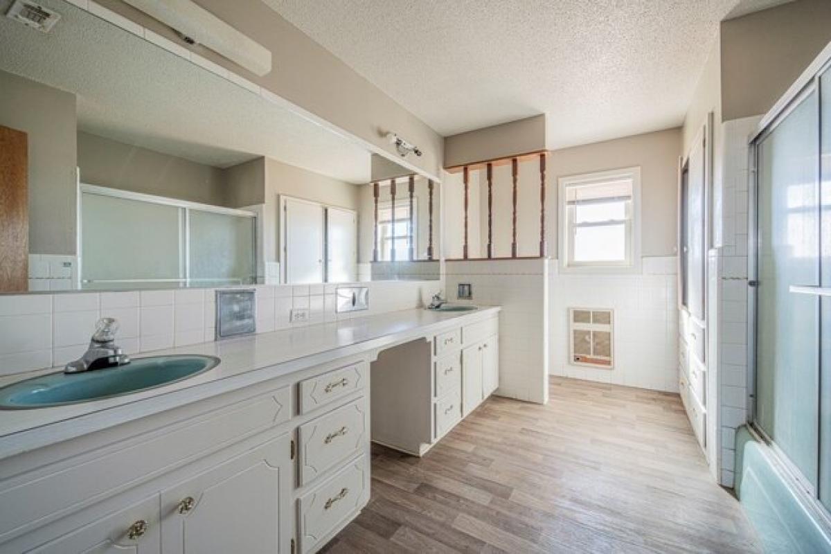 Picture of Home For Sale in Seagraves, Texas, United States