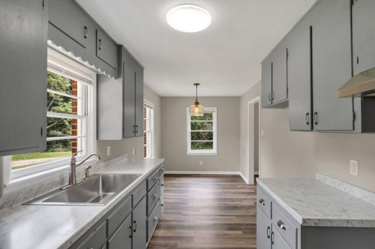 Picture of Home For Sale in Summertown, Tennessee, United States