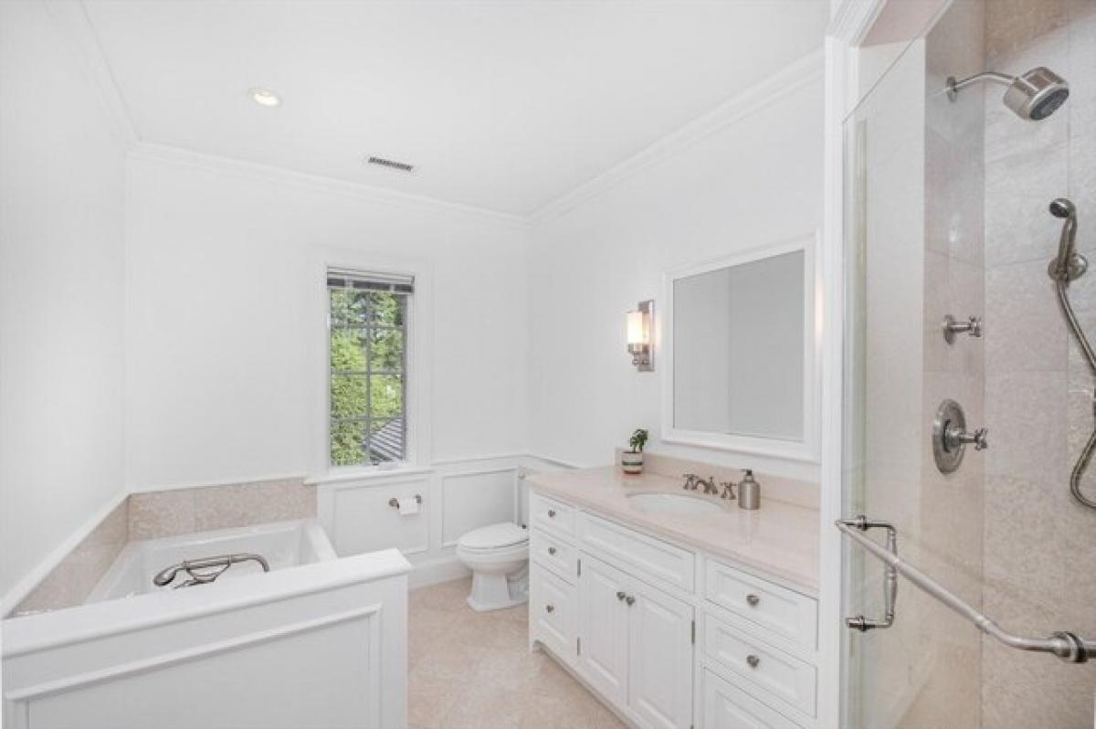 Picture of Home For Sale in Weston, Massachusetts, United States