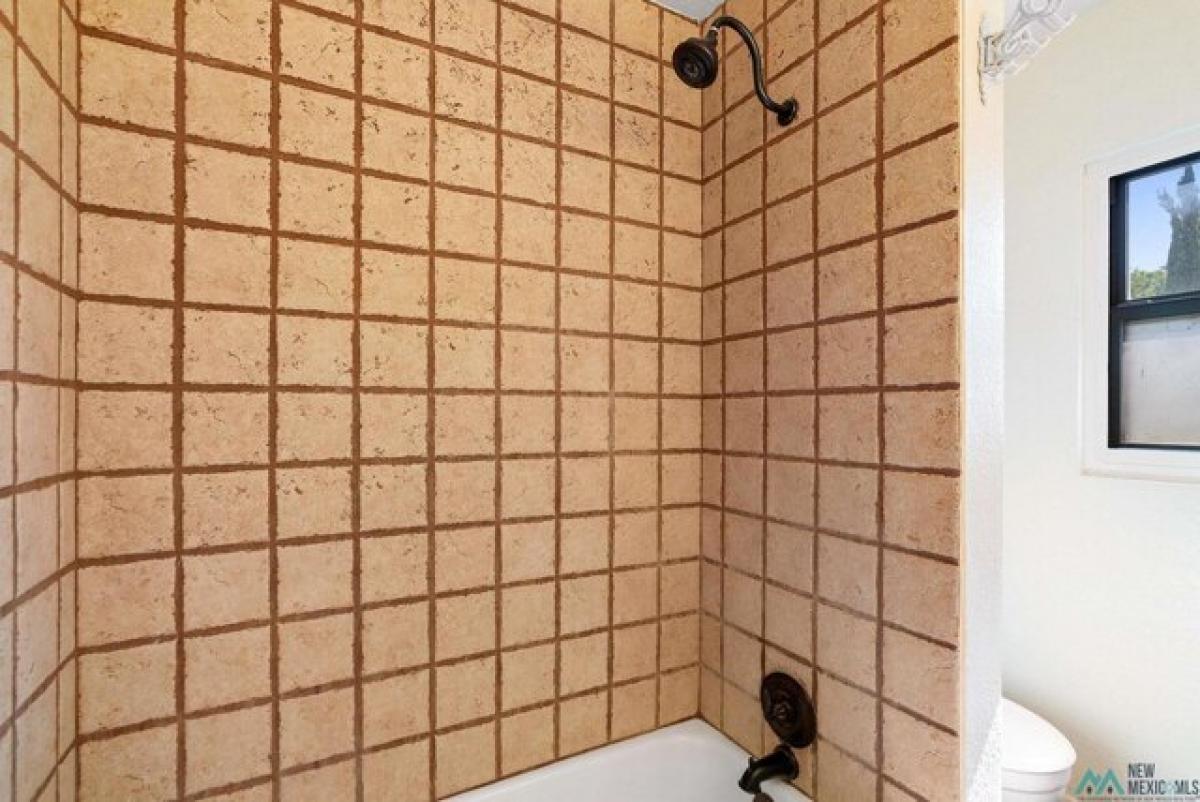 Picture of Home For Sale in Carlsbad, New Mexico, United States