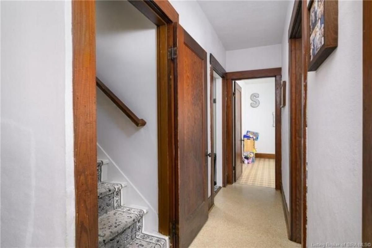 Picture of Home For Sale in Henryville, Indiana, United States