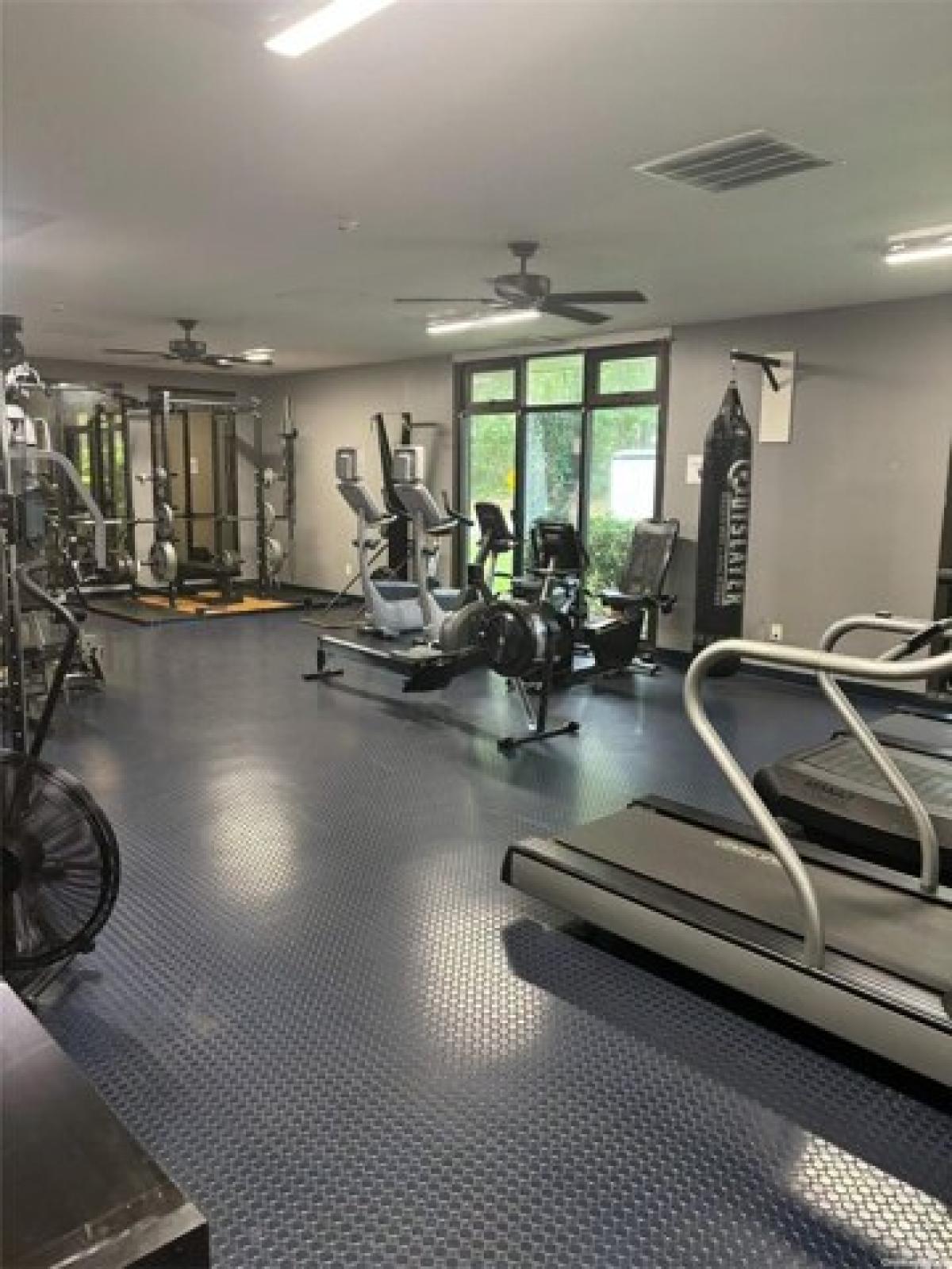 Picture of Home For Sale in Medford, New York, United States