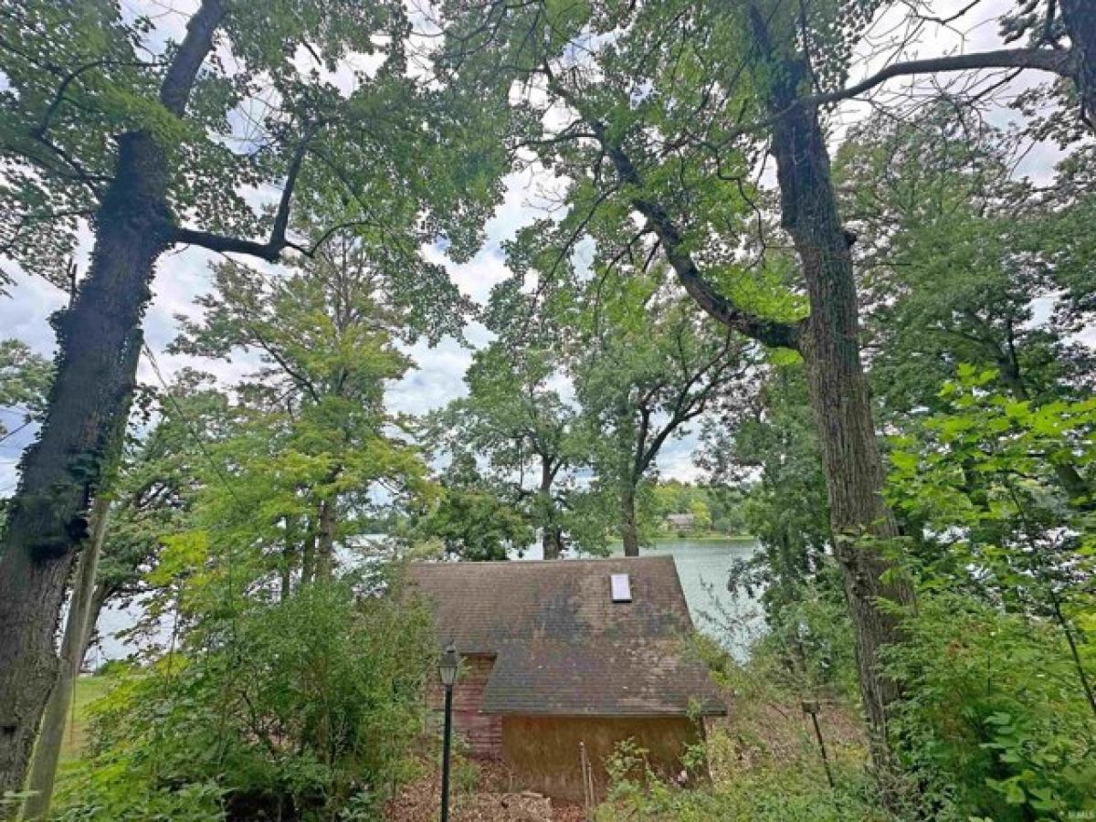 Picture of Home For Sale in Syracuse, Indiana, United States