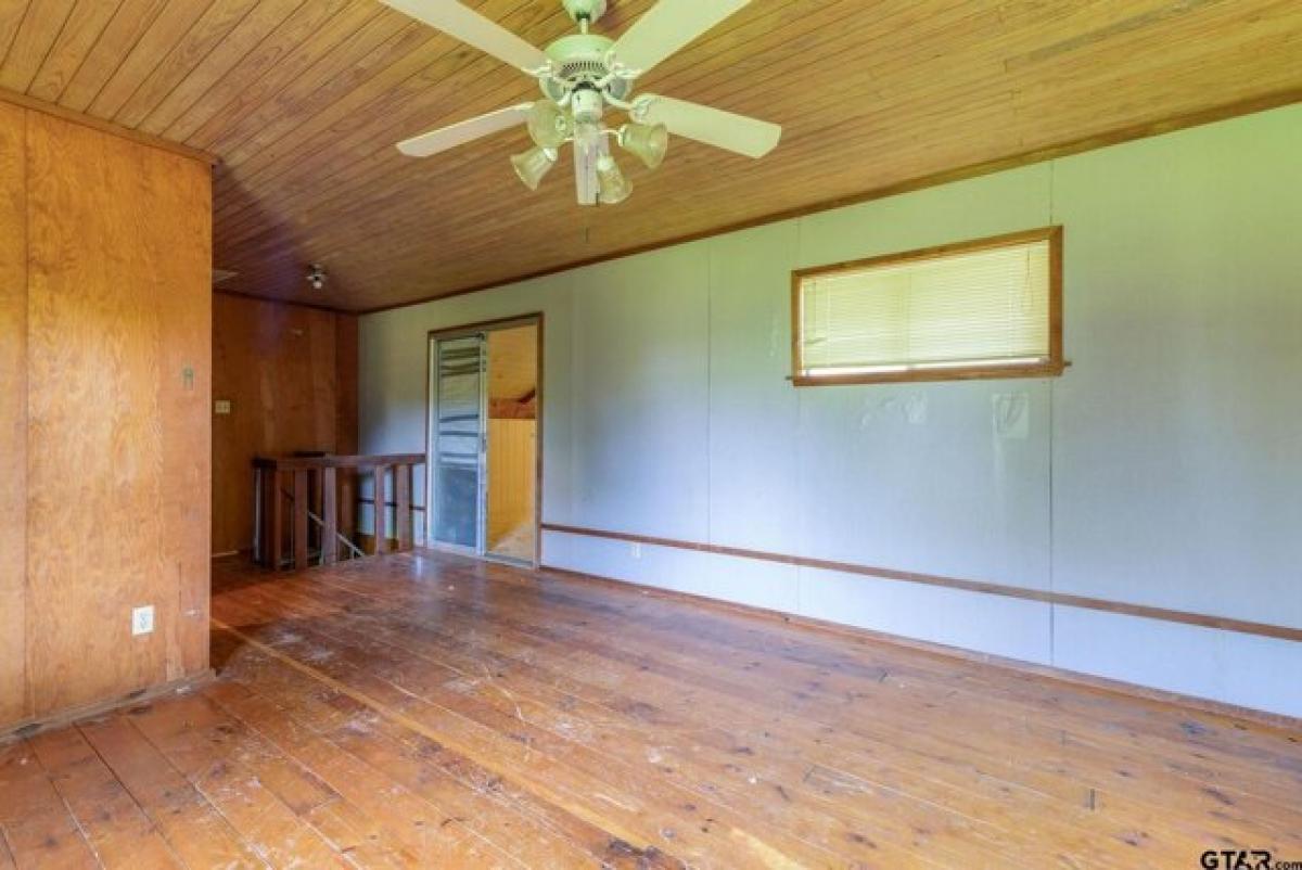 Picture of Home For Sale in Chandler, Texas, United States