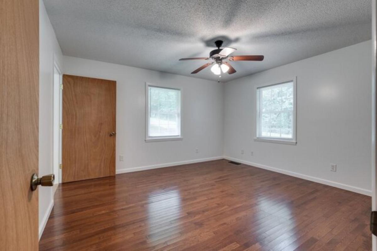 Picture of Home For Sale in Hohenwald, Tennessee, United States