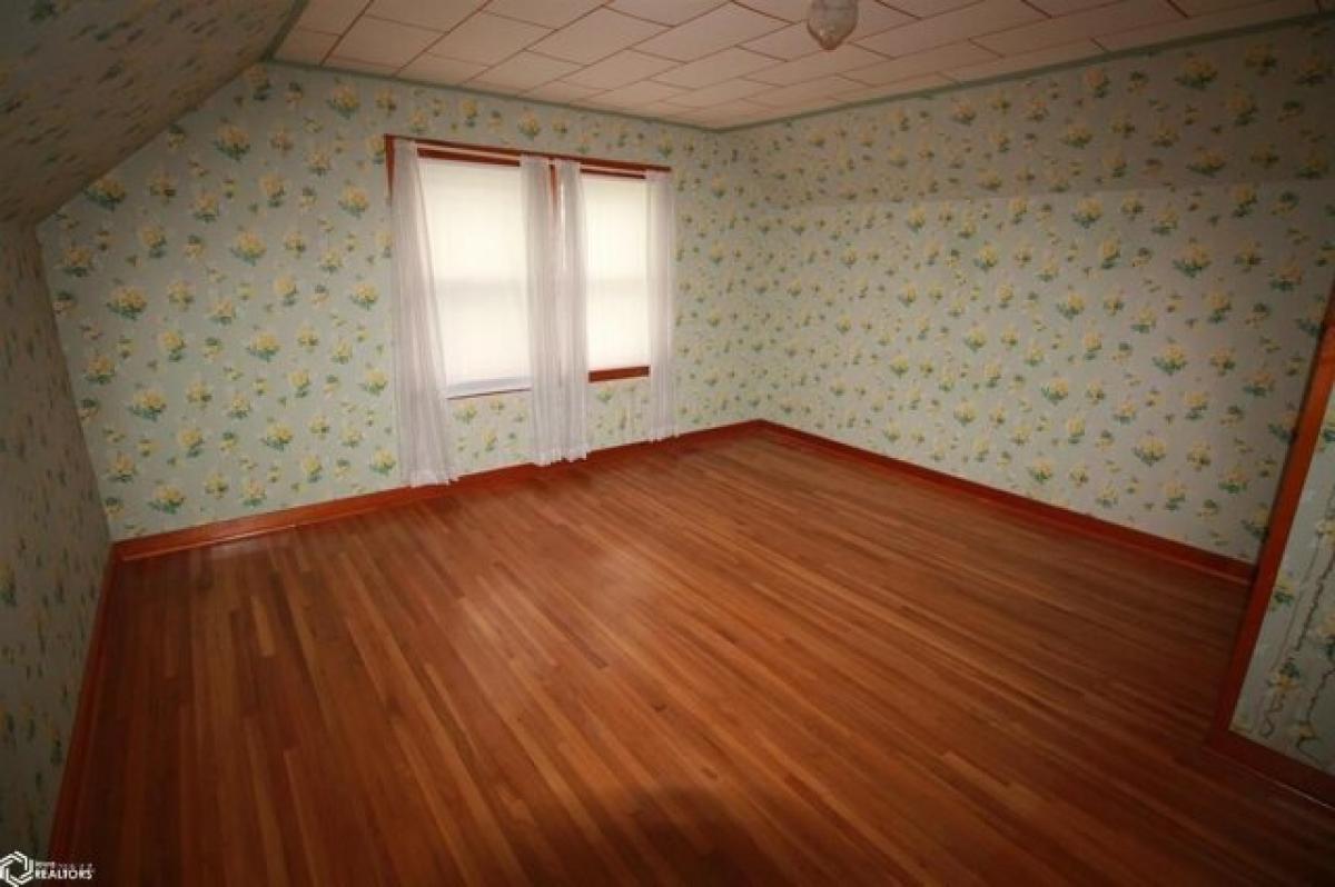 Picture of Home For Sale in Red Oak, Iowa, United States