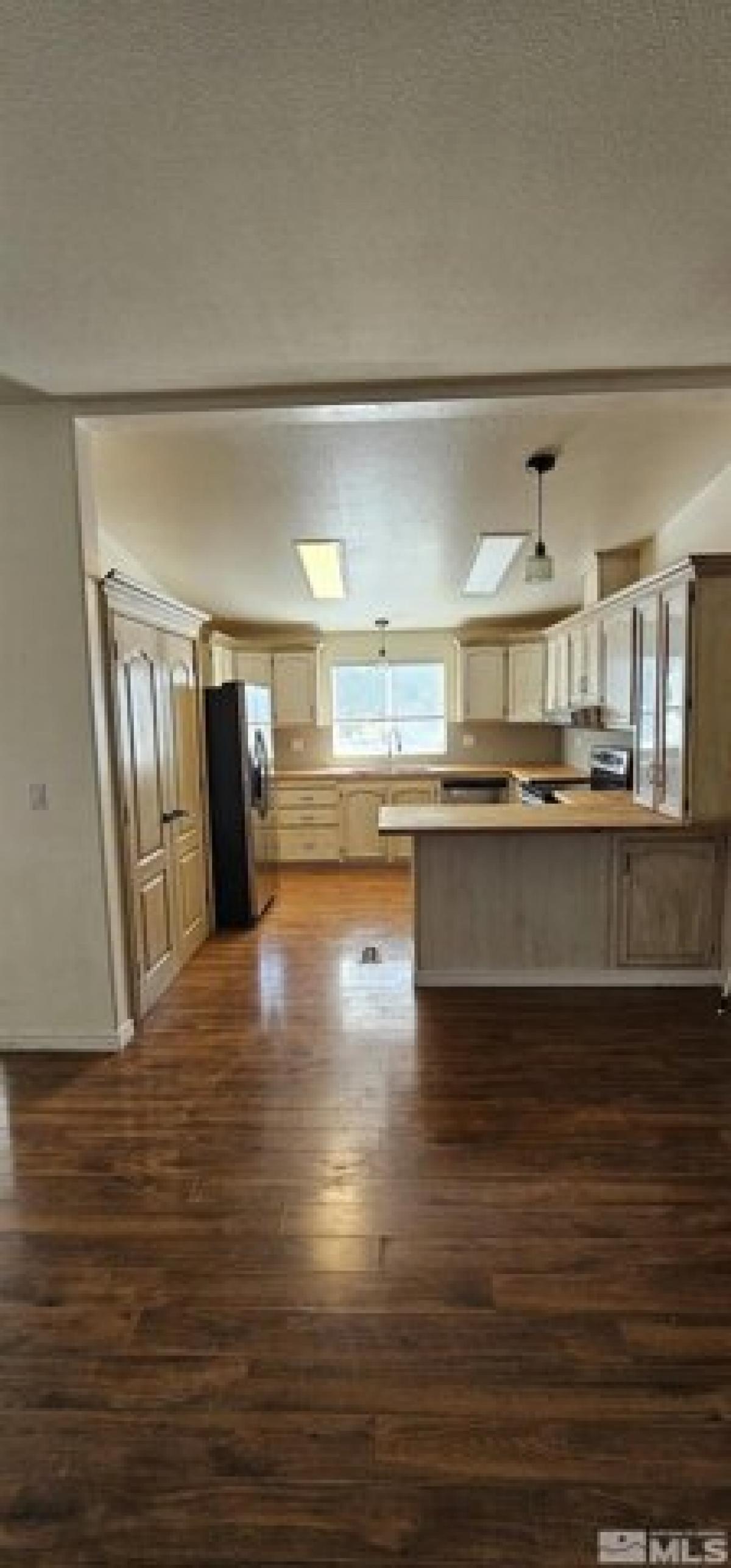 Picture of Home For Sale in Round Mountain, Nevada, United States
