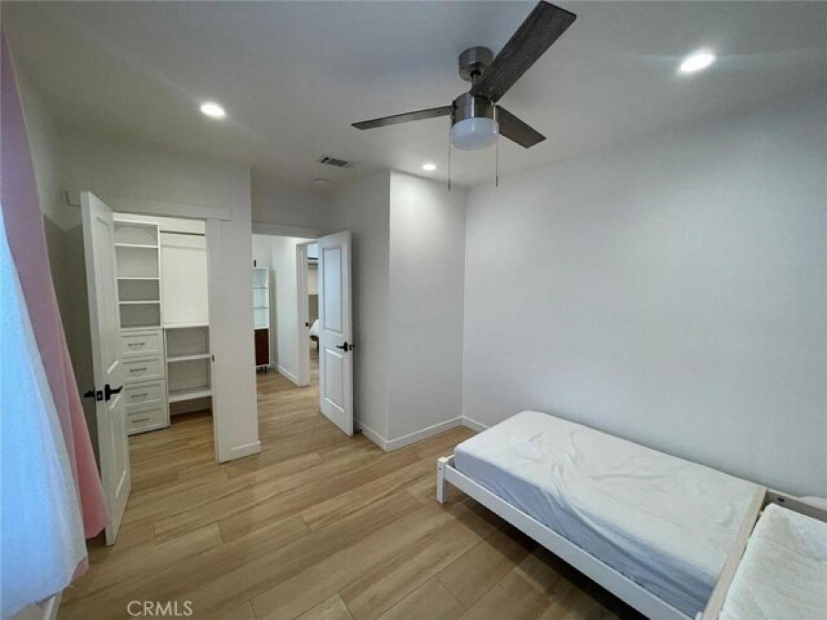 Picture of Home For Sale in Winnetka, California, United States