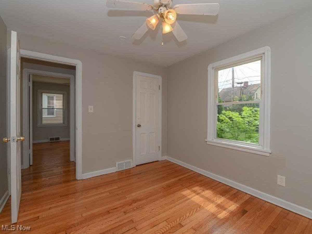 Picture of Home For Sale in Garfield Heights, Ohio, United States