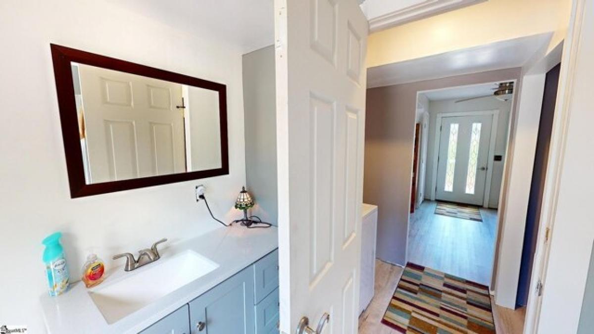 Picture of Home For Sale in Seneca, South Carolina, United States