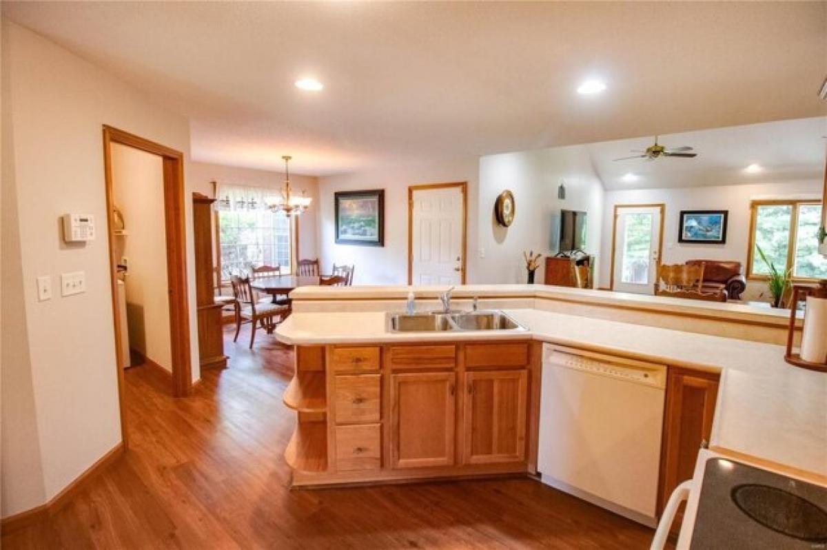 Picture of Home For Sale in Alton, Illinois, United States