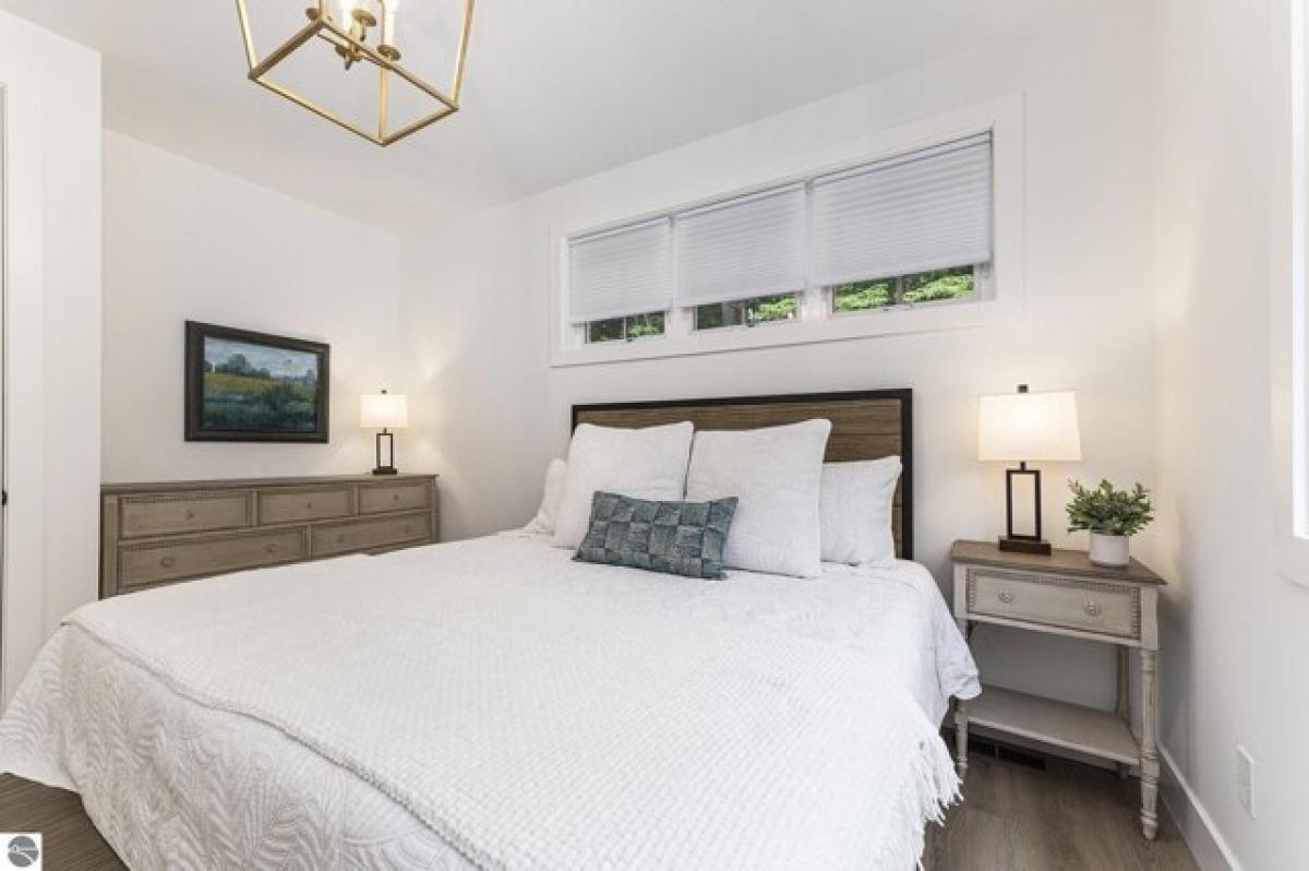 Picture of Home For Sale in Benzonia, Michigan, United States