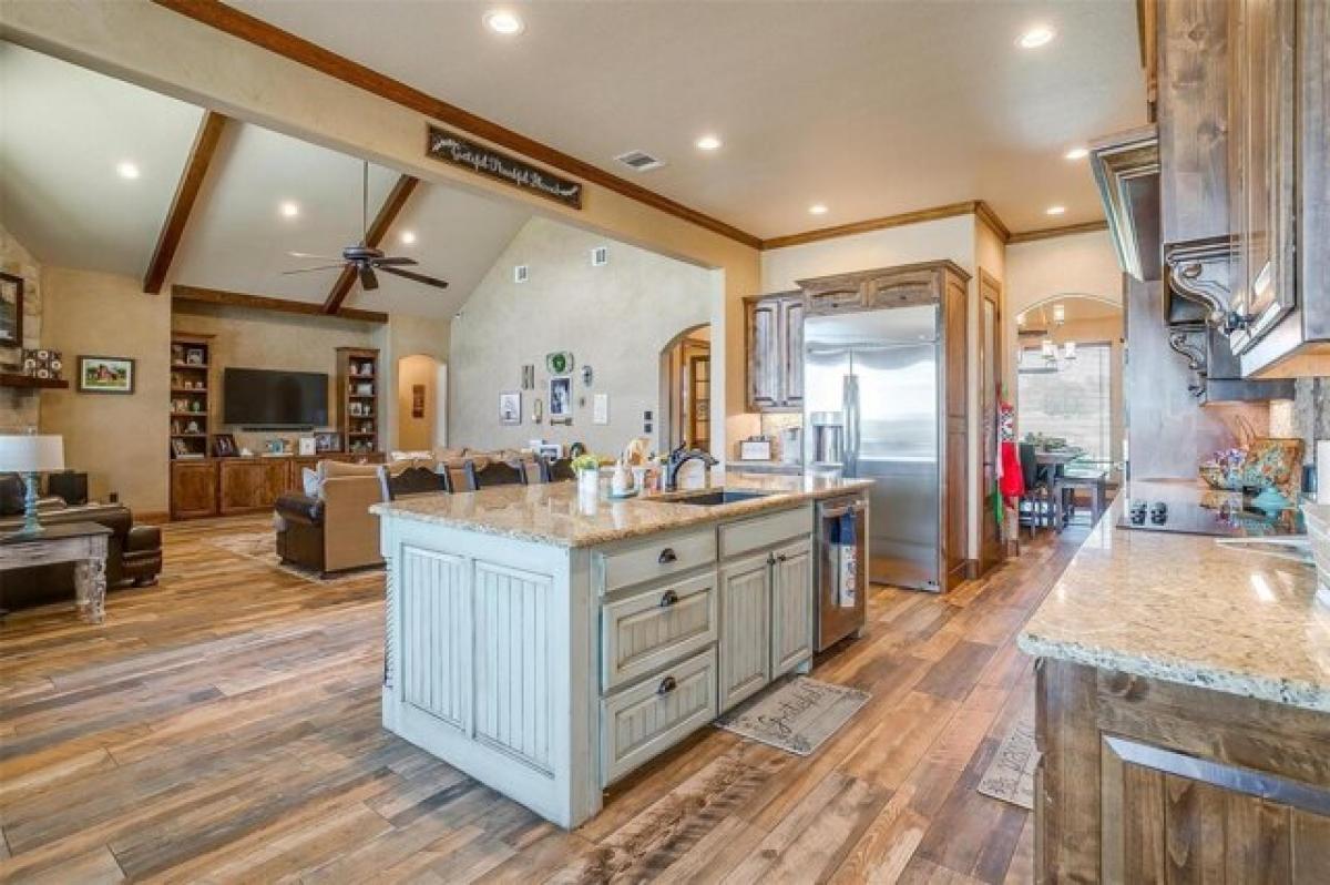 Picture of Home For Sale in Godley, Texas, United States