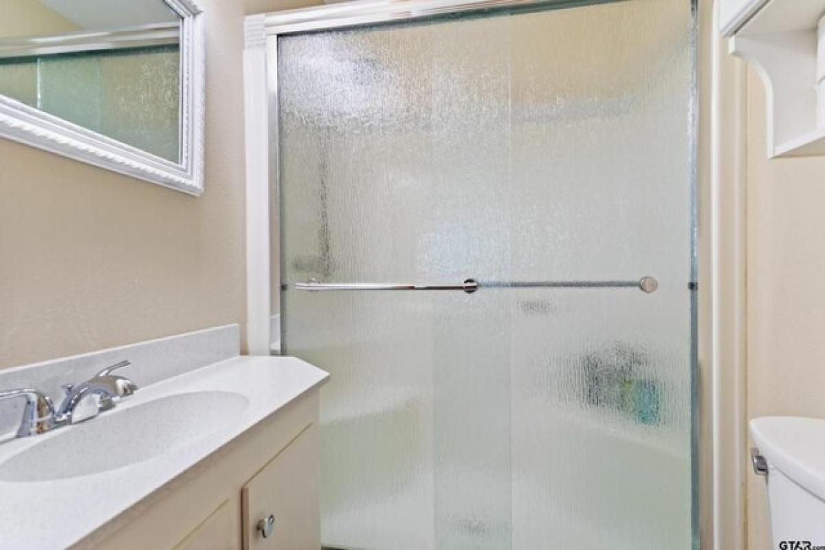 Picture of Home For Sale in Chandler, Texas, United States