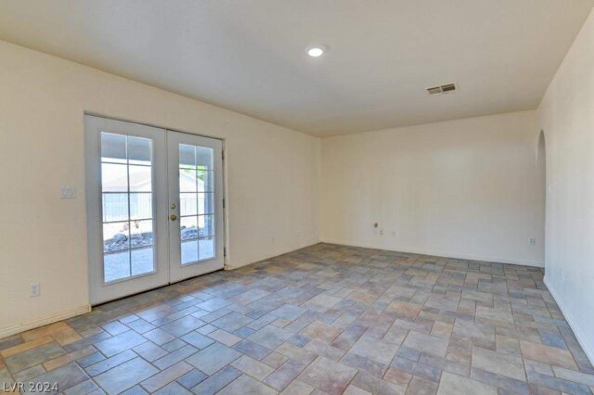 Picture of Home For Sale in Logandale, Nevada, United States