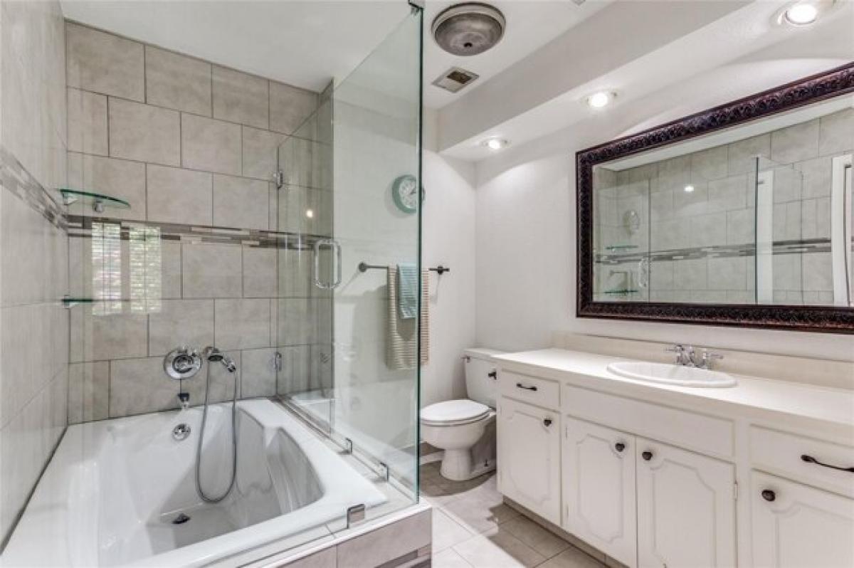 Picture of Home For Sale in Hurst, Texas, United States