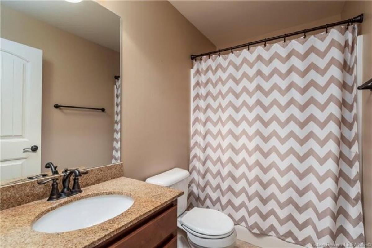 Picture of Home For Sale in Sellersburg, Indiana, United States