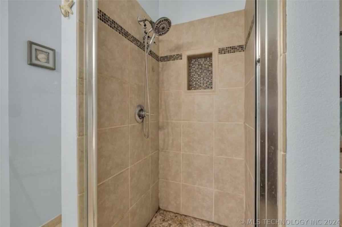 Picture of Home For Sale in Coweta, Oklahoma, United States