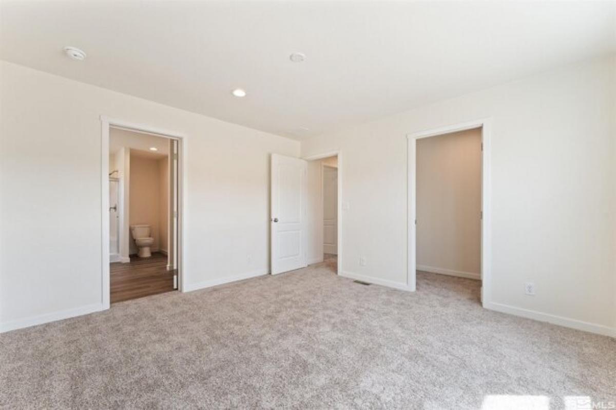 Picture of Home For Sale in Silver Springs, Nevada, United States