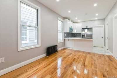 Home For Sale in Ozone Park, New York