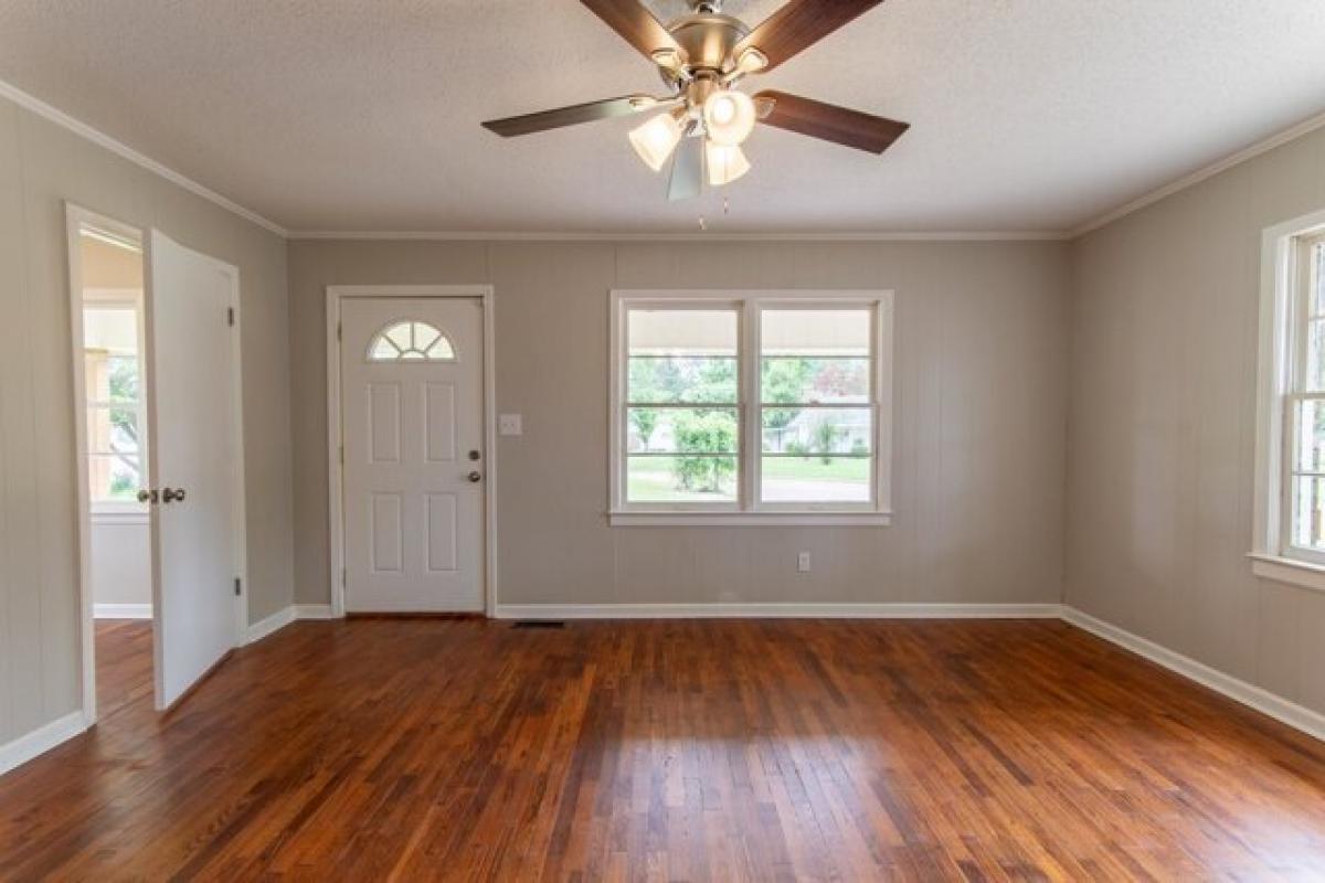 Picture of Home For Sale in Savannah, Tennessee, United States