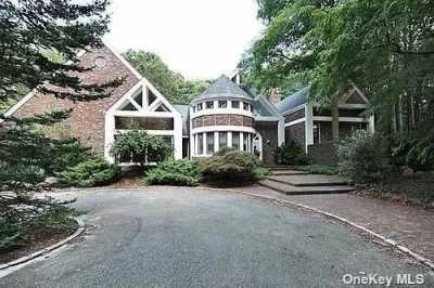 Home For Sale in Glen Head, New York