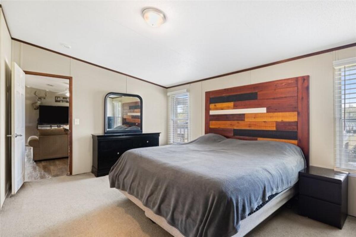 Picture of Home For Sale in Anahuac, Texas, United States