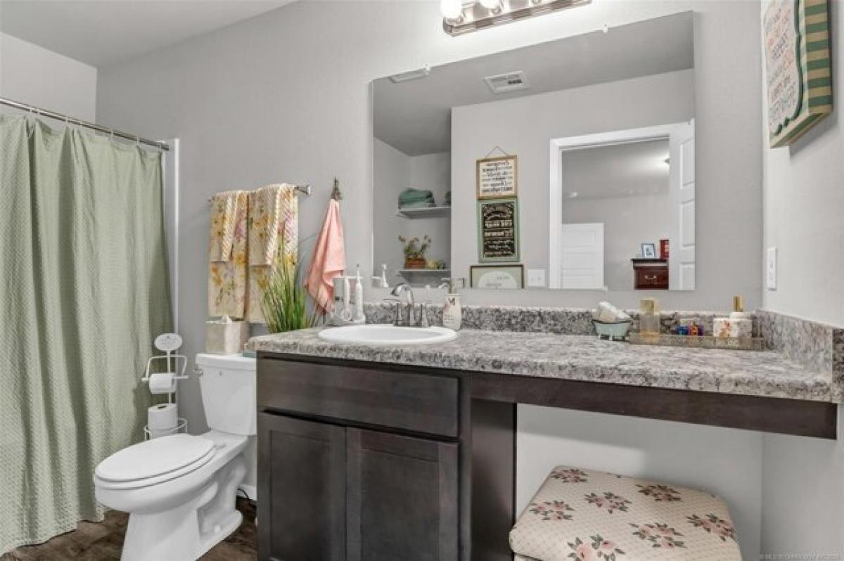 Picture of Home For Sale in Collinsville, Oklahoma, United States