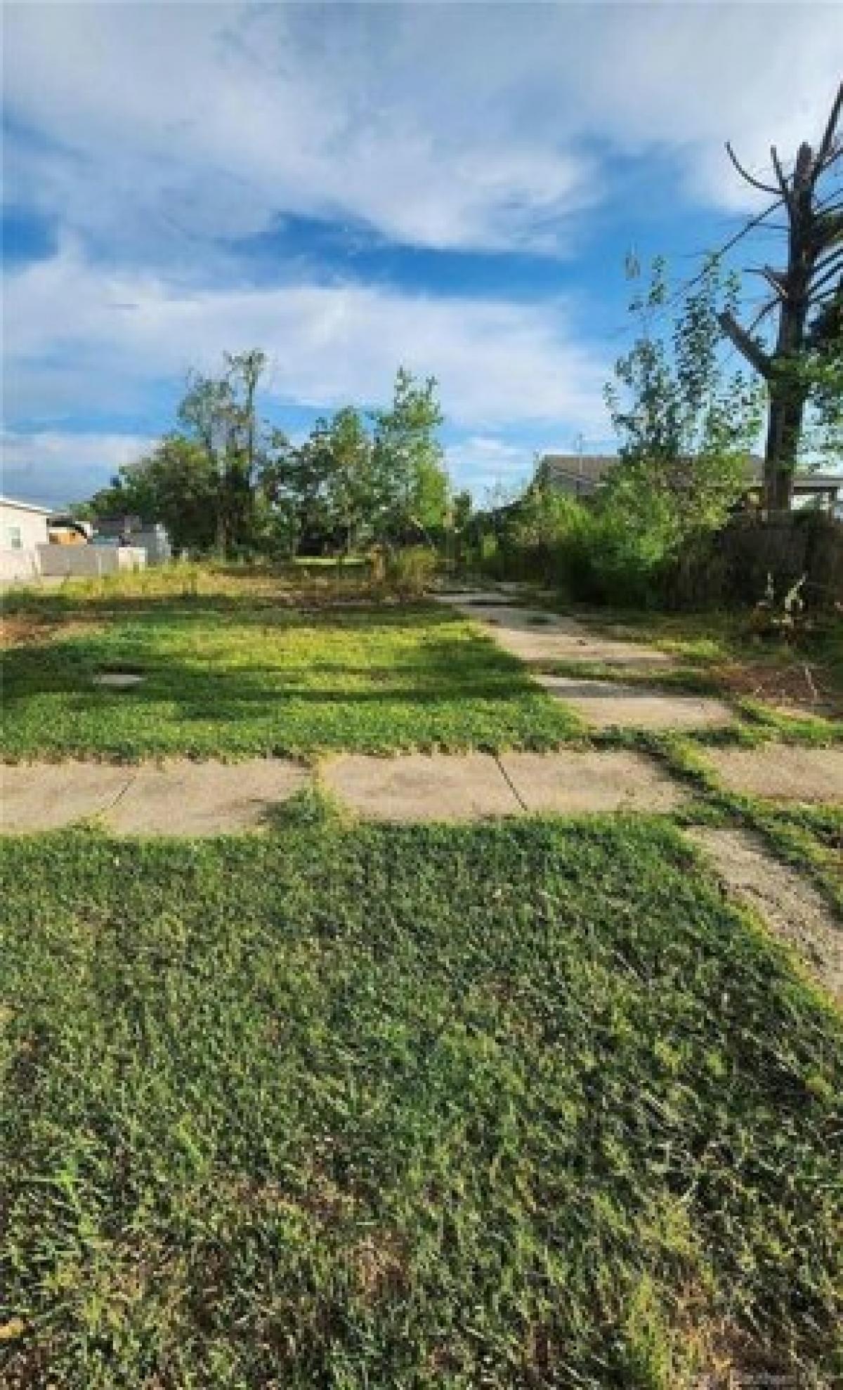 Picture of Residential Land For Sale in Lake Charles, Louisiana, United States