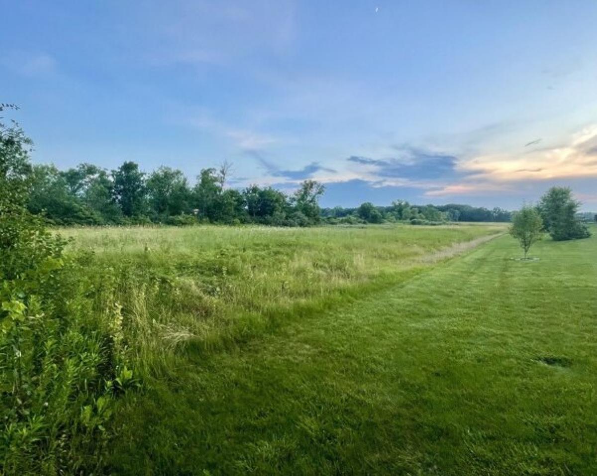 Picture of Residential Land For Sale in Spring Grove, Illinois, United States