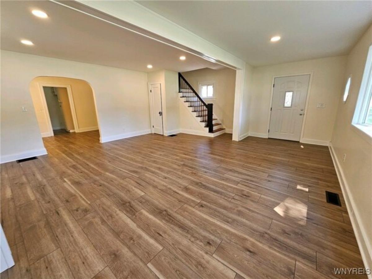 Picture of Home For Sale in Batavia, New York, United States