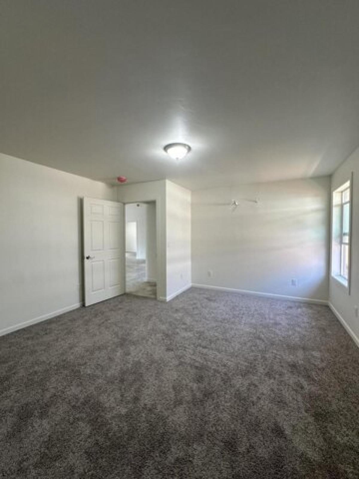 Picture of Home For Sale in Madras, Oregon, United States