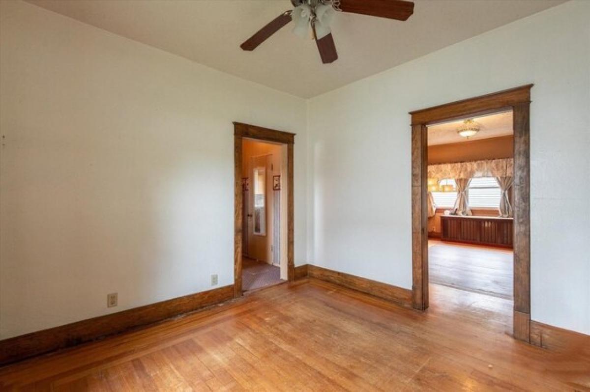 Picture of Home For Sale in Woodbine, Iowa, United States