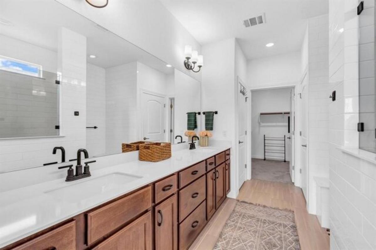 Picture of Home For Sale in Dripping Springs, Texas, United States