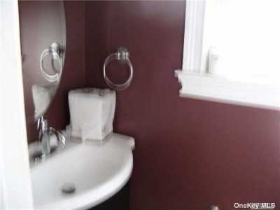 Home For Sale in Glen Cove, New York