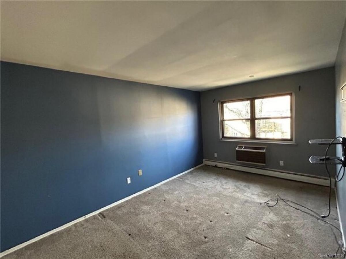 Picture of Home For Sale in Spring Valley, New York, United States